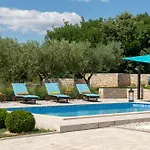 Silentio Villa *